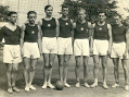 Miroslav Mašek uprostřed (volejbalové mužstvo TJ Sokol Čelákovice 1940)